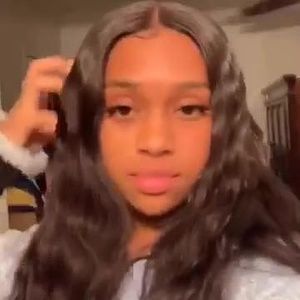 Meet your Posher, Carolina